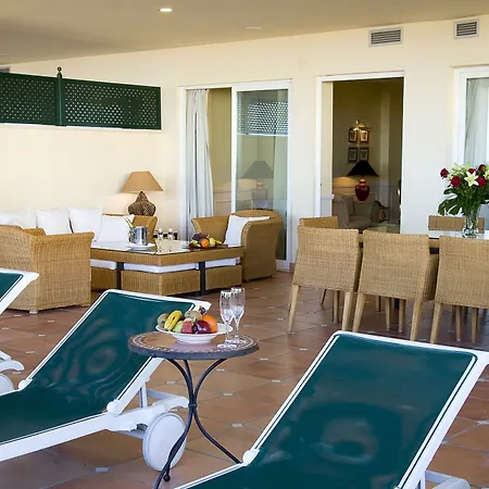 Livescape Guadalpin Apartment *